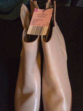 NWT Ladies side cut boots size 10